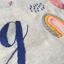 Letras bordadas. Een project van Borduurwerk,  Ontwerp, Grafisch ontwerp, T y pografie van Rosario Vidal - 06.05.2020