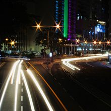 Mi Proyecto del curso: La luna y las luces de mi ciudad . Fotografie de Vanessa Foyo Garcia - 05.07.2020
