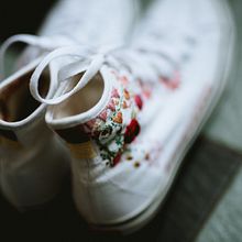 Shoes I embroidered for my wedding in 2019.. Projekt z dziedziny  Haft użytkownika Nina Louw - 07.05.2020