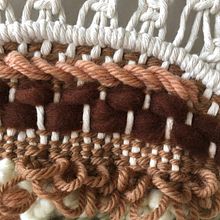 Meu projeto do curso: Introdução ao macramê: criação de um tapete decorativo. Un proyecto de Artesanía, Decoración de interiores y Macramé de Beatriz Más SaintMartin - 08.05.2020