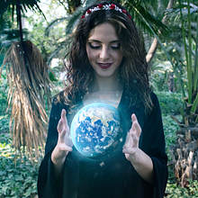 El mundo en tus manos. Fine-Art Photograph project by Elisa Portillo Castro - 09.12.2018