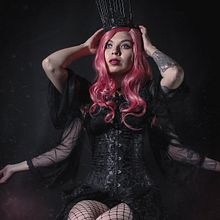 Hail The Queen. Een project van Fotografische compositie, Fotografie, Artistieke fotografie, Studiofotografie, Modefotografie, Portretfotografie y  Fotografische verlichting van Ferd Alcala - 12.05.2020