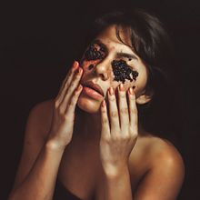 Eyes Out. Un proyecto de Fotografía digital, Fotografía de moda, Fotografía artística y Fotografía de retrato de Isabel M. Mejia - 12.05.2020