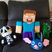 Mi Proyecto del curso: Textile Toys: diseño y creación de personajes en tela. Herobrain, de Minecraft.. Un proyecto de Art to de Luz María Calvo Segovia - 24.05.2020
