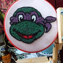 Mi Proyecto del curso: Retratos bordados en pedrería. Embroider, Comic, and Creativit project by María José Ibáñez - 05.25.2020
