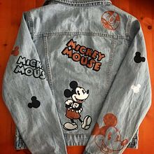 Custom details: Denim jacket II. Un proyecto de Ilustración tradicional de Lidia Casanova Barquero - 26.05.2020