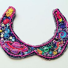 Collar Babero "Universo". Un progetto di Artigianato, Ricamo, Cucito, Design di accessori, Design di gioielli e Pittura ad acquerello di Yadira García - 01.06.2020