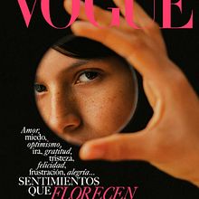 Vogue Latam March 2020. Un progetto di Fotografia di moda e Design editoriale di Angela Kusen - 03.06.2020