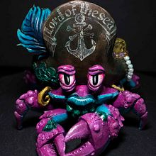 A pirate crab named Lilac Bill. Projekt z dziedziny Projektowanie postaci, Rzeźba, Projektowanie zabawek, To i art użytkownika Pavel Shevtsov - 10.06.2020