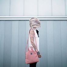 Laf & Co backpacks. Un progetto di Artigianato, Br, ing, Br, identit, Cucito, Design di accessori, Fashion design, Fotografia di prodotti e Creatività di Cristal Lafont - 12.07.2015