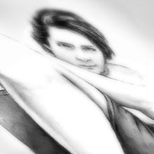 resting on my bed. Un proyecto de Creatividad, Dibujo, Dibujo artístico, Dibujo de Retrato, Diseño digital, Diseño gráfico, Ilustración tradicional y Pintura de Adan Gómez - 12.06.2020