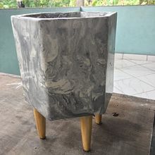 Vaso de cimento (mármore fake). Interior Architecture, Accessor, Design, Interior Design, and DIY project by Halan Medeiros - 06.15.2020