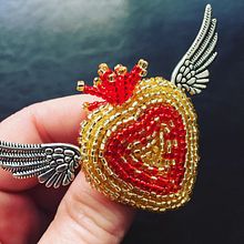 Bordado de mostacillas y abalorios. Un proyecto de Bordado, Artesanía, Diseño de jo, as, Diseño de producto y Diseño de Daniela De la Fuente - 15.06.2020