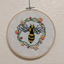 Bee. Un progetto di Ricamo di Kimberly Tan - 05.11.2019