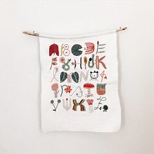 My project in Introduction to Raised Embroidery course. Un progetto di Ricamo di Gintautė Riabovaitė - 03.07.2020