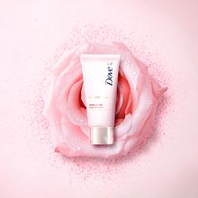 Dove Rosy Glow . Un proyecto de Composición fotográfica, Creatividad, Fotografía de estudio y Fotografía de producto de Plugged Production - 08.07.2020