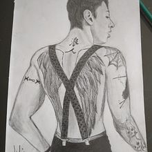 Espalda tatuada. Drawing, Pencil Drawing, Artistic Drawing, Portrait Drawing, and Realistic Drawing project by Adriana Gutiérrez - 10.27.2019