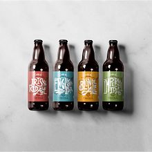 Távola Cervejaria Artesanal Ein Projekt aus dem Bereich Br, ing und Identität, Design, Grafikdesign und Verpackung von Gilian Gomes - 19.07.2020