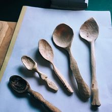 Learning to carve Spoons (the beginning). Un projet de Artisanat , et Menuiserie de Nathan Maingard - 20.07.2020