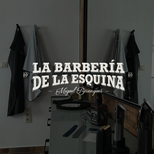 La Barbería de la Esquina. Identidad y espacio.. Br, ing, Identit, Interior Design, Graphic Design & Interior Decoration project by Teresa Berenguer Delicado - 06.01.2020
