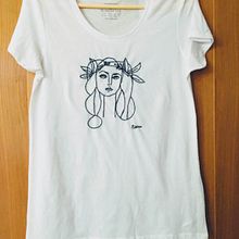 Camiseta Bordada "Cabeza de Mujer" de Picasso. Un progetto di Ricamo di Yadira García - 26.07.2020