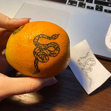 Una pequeña culebrilla. Un proyecto de Diseño de tatuajes de Cristina Alonso - 26.07.2020