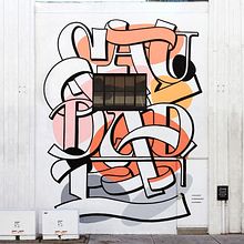 Mural SAUDADE pintado no festival Ladies Who Paint. Calligraph, H, Lettering, Lettering, and Painting project by Cyla Costa - 07.28.2020