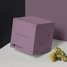 Bonsai CBD. Een project van  Br, ing en identiteit y Packaging van Fran Romero - 03.08.2020