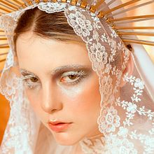 La Piedad. Een project van  Concept art, YouTube Marketing,  Videobewerking, Fotografie, Artistieke fotografie, Studiofotografie, Modefotografie, Portretfotografie y Retoucheren van foto's van Nica Yami - 16.08.2020