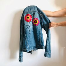 Bordado con lana sobre jean. Un projet de Broderie de Nayla Marc - 21.08.2020