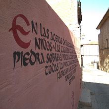 Mural caligrafiado en ciudad medieval. Arte urbana, Artesanato, e Caligrafia projeto de Carmen Iglesias - 21.08.2020