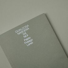 Qualcosa. Un projet de Conception éditoriale, Design graphique, T , et pographie de Silvia Ferpal - 28.08.2020