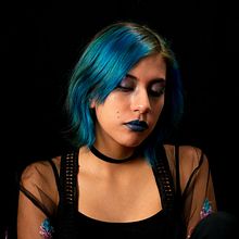Experimentando con maquillaje y fondo negro. Un proyecto de Fotografía de estudio y Fotografía de retrato de Fernando - 02.09.2020