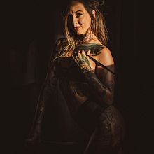 Fotografía Boudoir - Dark & Moody. Portrait Photograph project by Pablo Hinojosa - 09.03.2020
