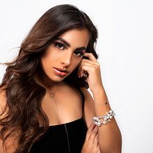 Mi Proyecto del curso: Retoque fotográfico de moda y belleza con Photoshop. Un progetto di Fotografia artistica e Ritocco fotografico di Gloria Cardenas - 09.07.2020