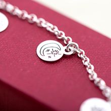 Fotografías Pulseras de Plata Colección "Joyas con corazón" de Yosíquesé. Un proyecto de Fotografía de Elisa Isabel Delgado Cruz - 06.09.2020