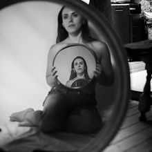 Mi Proyecto del curso: Autorretrato fotográfico artístico. Un proyecto de Fotografía artística, Fotografía de estudio y Fotografía de retrato de María Pérez - 08.09.2020