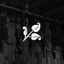 Casa del árbol - Luthería. Un proyecto de Br e ing e Identidad de VOLTAJE STUDIO - 17.02.2020