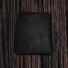 Meu Projeto: Modelo Slim - Feito com ou couro Cavalo Louco. Un proyecto de Artesanía de Marco Marianno - 08.09.2020