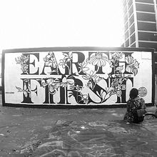 Earth First. Un proyecto de Arte urbano, Ilustración botánica y Lettering de Marcel Serrano - 11.08.2020