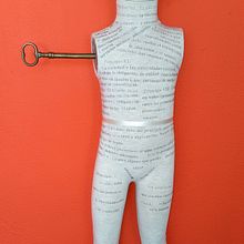 (En proceso) Maniquí infantil - Declaración de los Derechos de la Niña. Un projet de Beaux Arts, Création de costumes , et Sculpture de Sonia de Viana - 17.09.2020