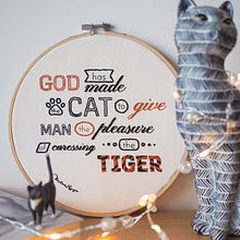 My project in Embroidered Letters: Thread as a Graphic Tool course. Projekt z dziedziny  Haft, Wzornictwo tekst i liów użytkownika Ivanna Borovskaia - 30.01.2022