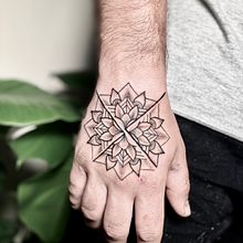 My project in Tattoo for Beginners course. Tattoo Design project by Alessandra Guimaraes - 09.30.2020