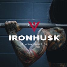 Creación de marca Ironhusk. Un proyecto de Br, ing e Identidad, Diseño, Diseño de logotipos y Diseño de moda de Carlos J. Leon - 02.08.2019