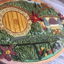 Hobbit Hole using embossed stitches. Un proyecto de Bordado de Sara Ray - 03.10.2020