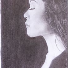 Chica de perfil. Segundo retrato tras el curso de retrato realista con lápiz de grafito.. Pencil Drawing, Portrait Drawing, and Realistic Drawing project by Eduardo Martínez Sotillos - 09.29.2020