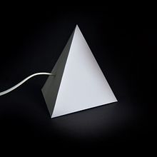 WENIG FORM | Lamp design. Un projet de Conception de produits , et Photographie de Sara Grabalosa Marimon - 03.08.2016