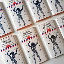 Le Chocolat des Françcais x Instagram. Traditional illustration, Packaging, and Product Design project by Karishma Chugani - 10.15.2020