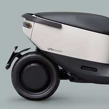 Electric scooter rebrand. Un projet de Br, ing et identité, Conception éditoriale , et Design graphique de Silvia Ferpal - 19.10.2020
