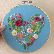 Corazón floral- Ejemplar de puntadas. Un projet de Broderie de Aurea Guillermo - 20.10.2020